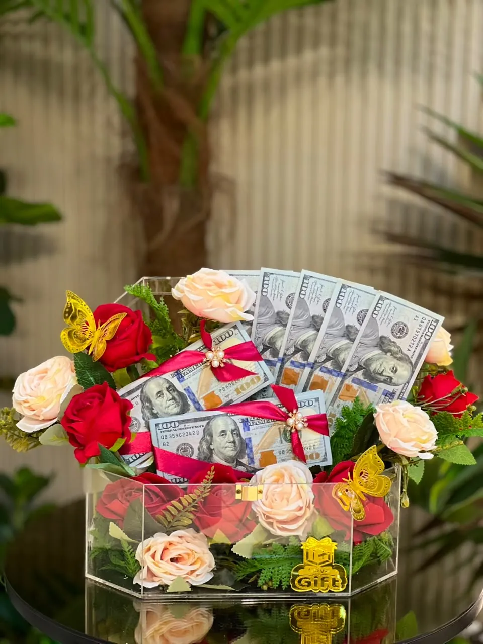 Acrylic box with dollars and roses