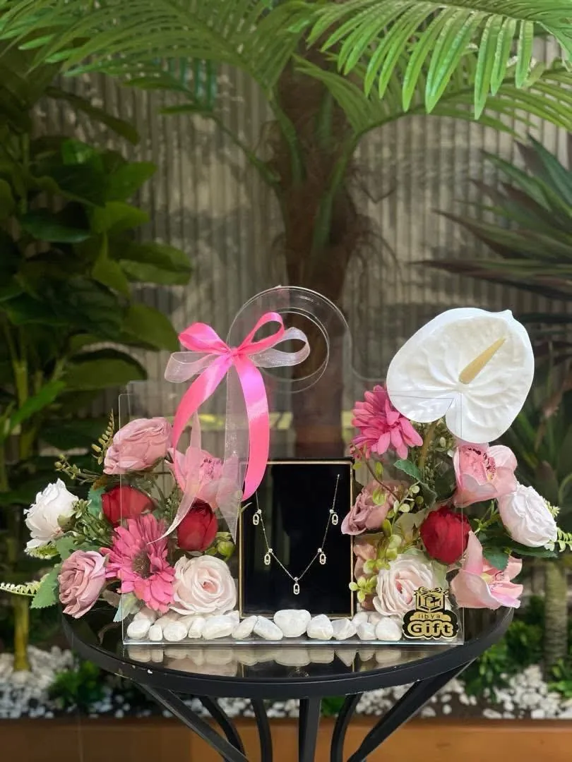 Acrylic bag with a necklace and roses