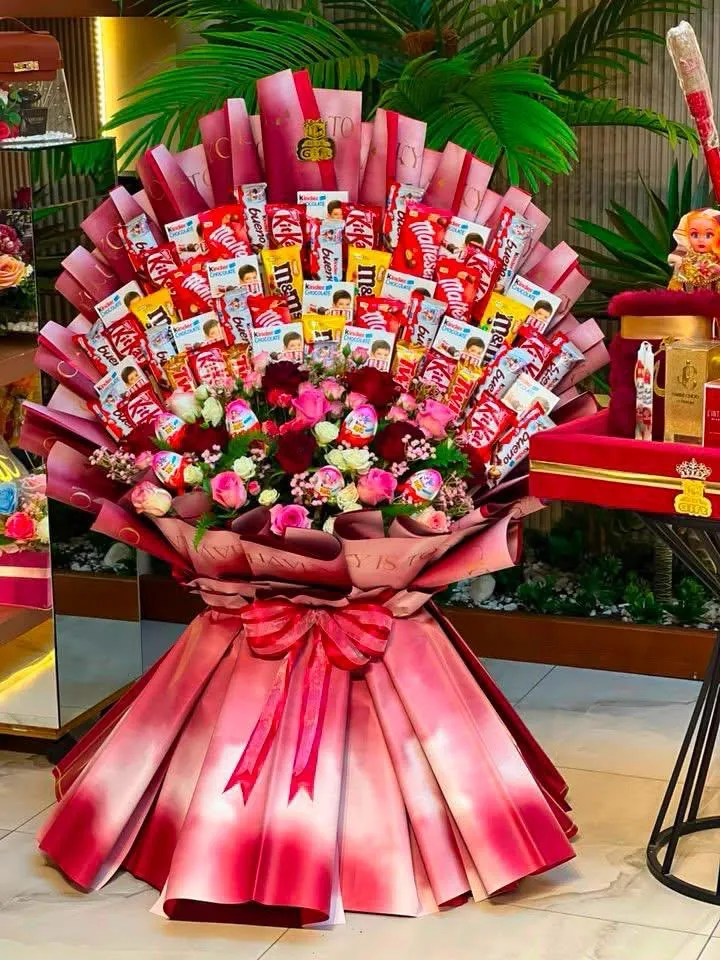 Roses and chocolate bouquet