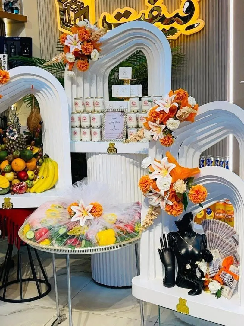 Engagement styling and jewelry display